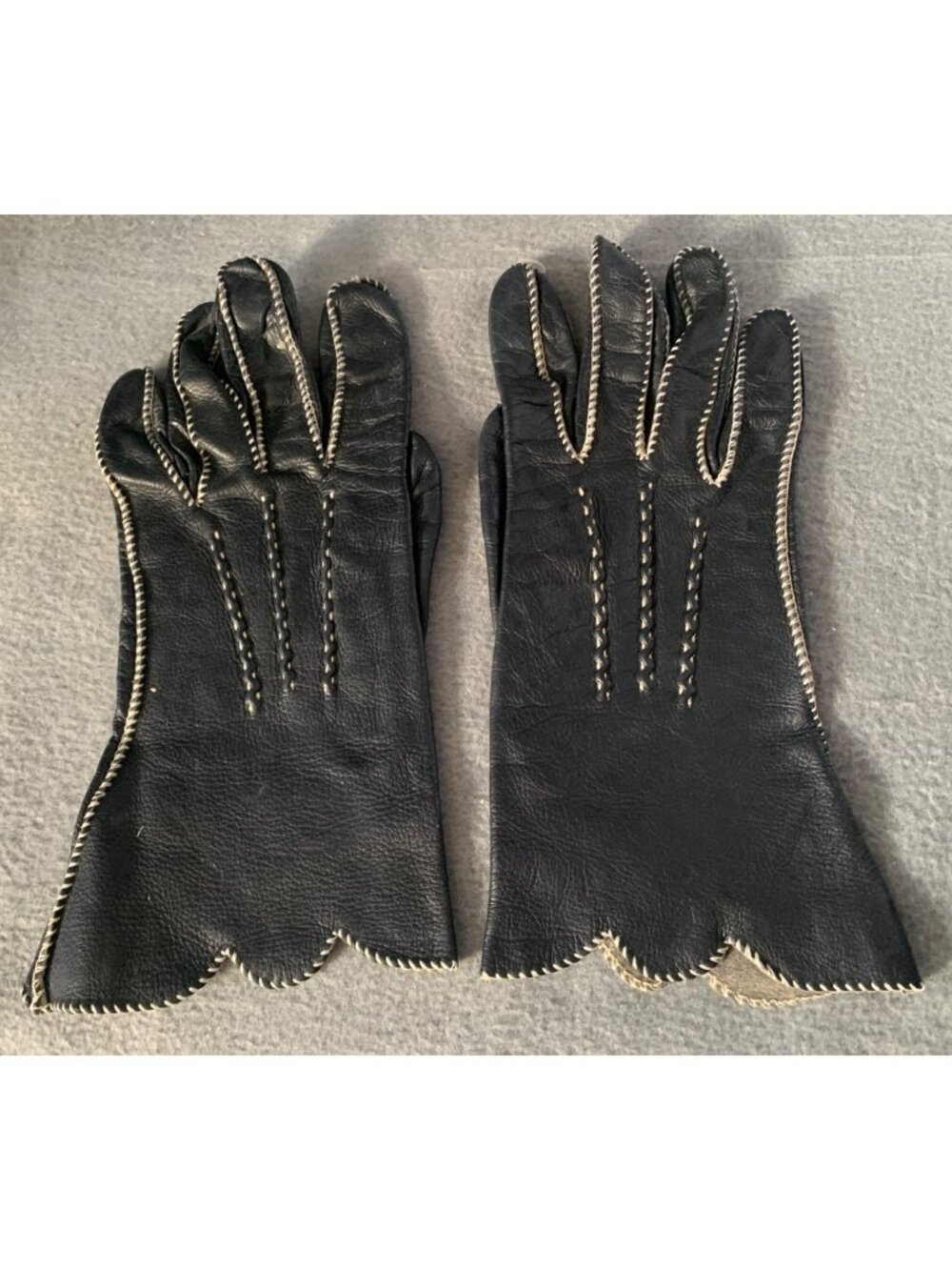 Womens Black Leather Gloves White Stitching Scalloped Edge Size 7.5 Vintage